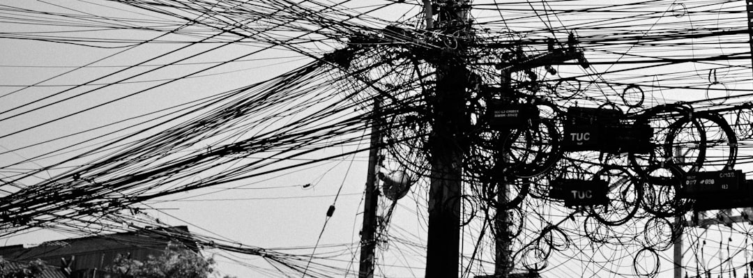 Rete informatica aziendale con server e computer connessi